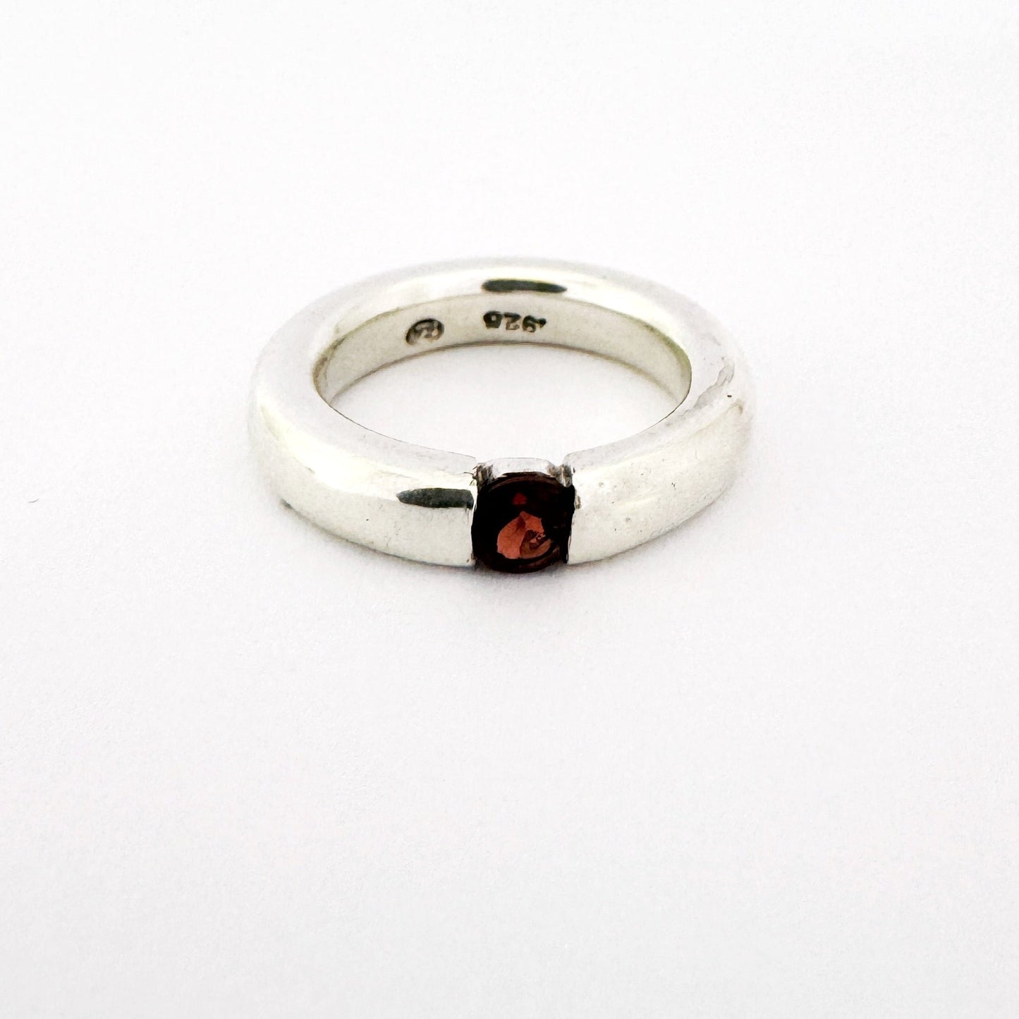 Minimalist 5mm silver ring with 5mm round floating garnet gemstone