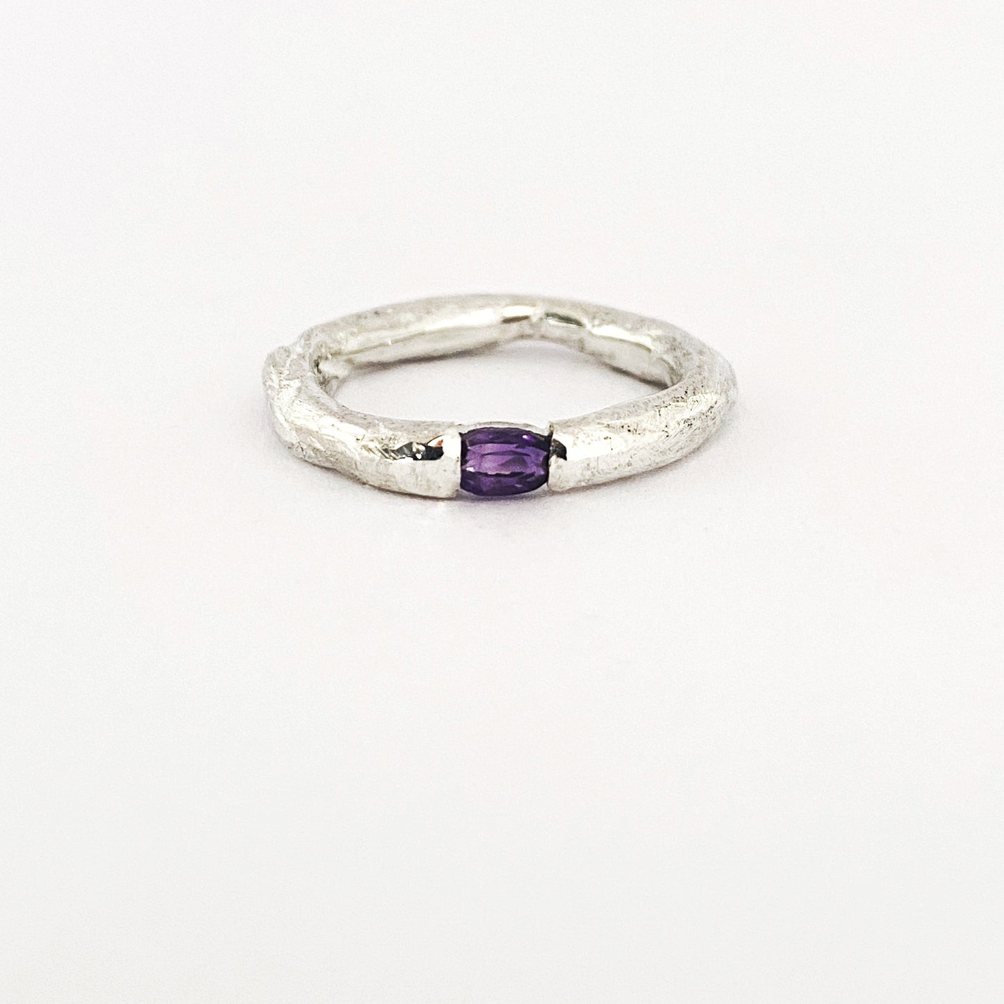 Organic 3mm ring with amethyst