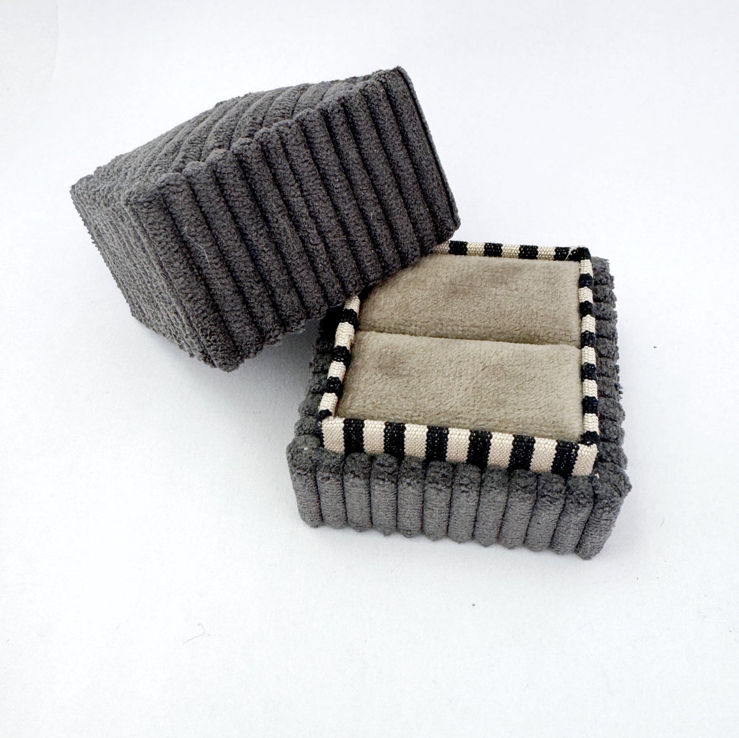 Luxurious customized ring boxes