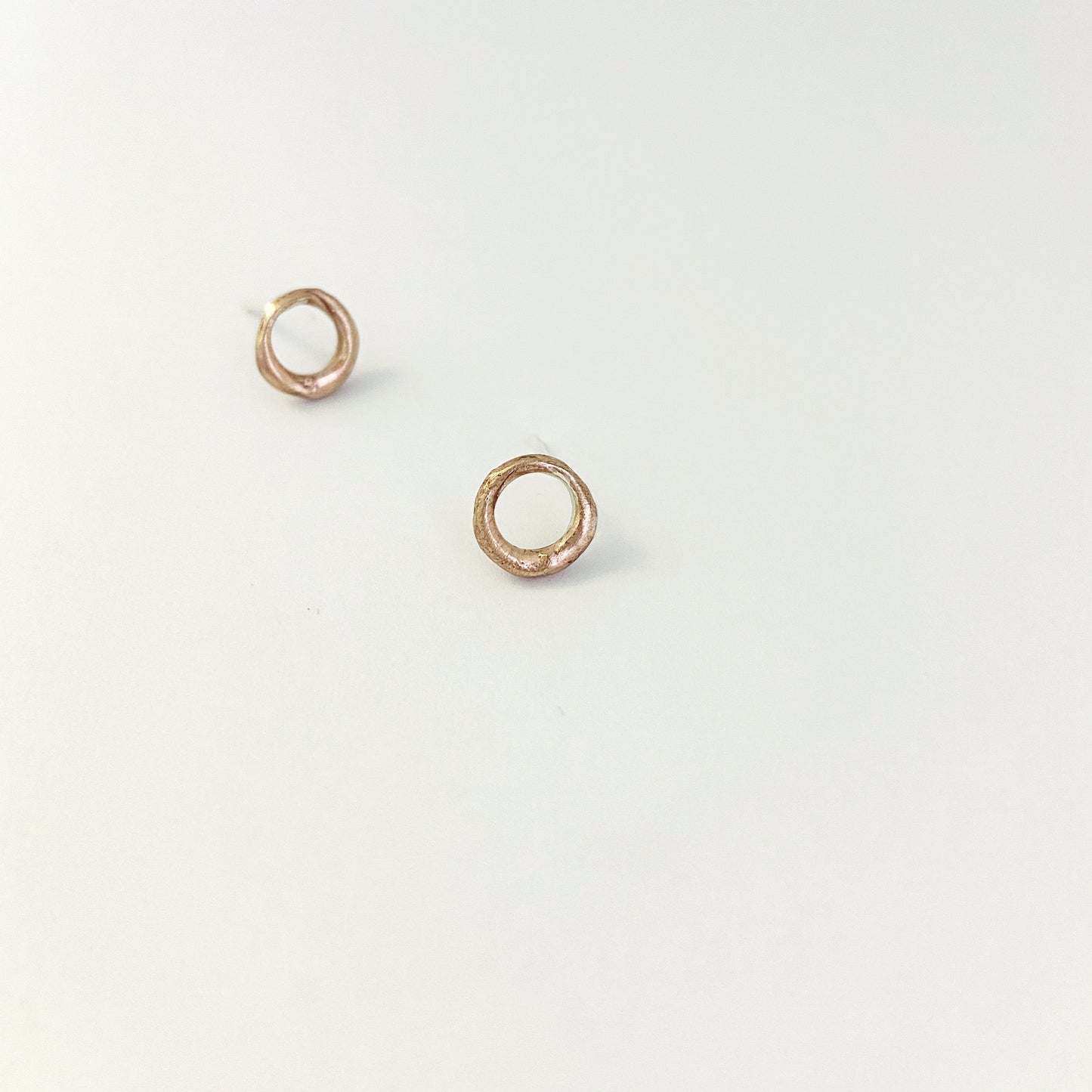 Organic Circle Stud - tiny