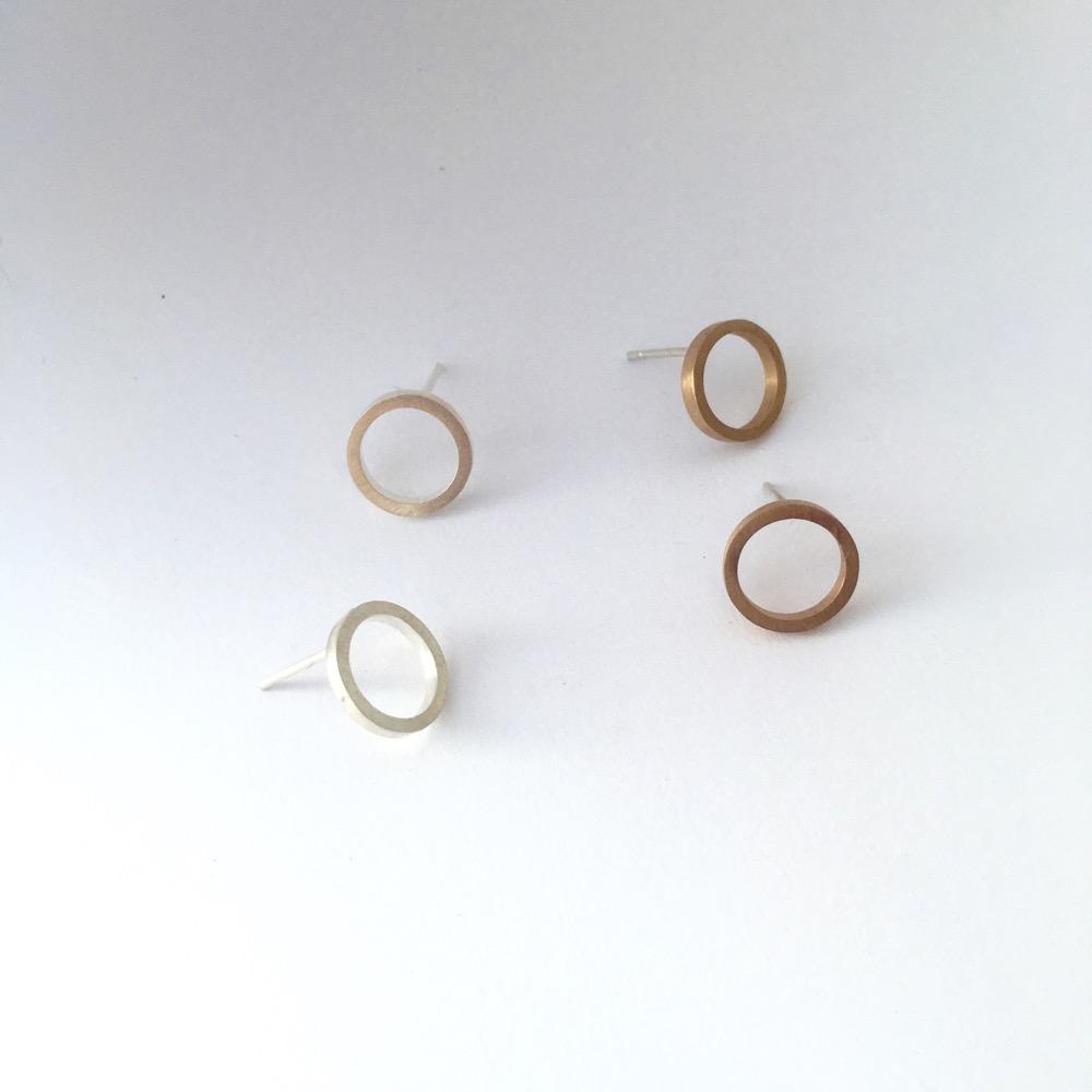 Circle stud earrings in sterling silver and bronze