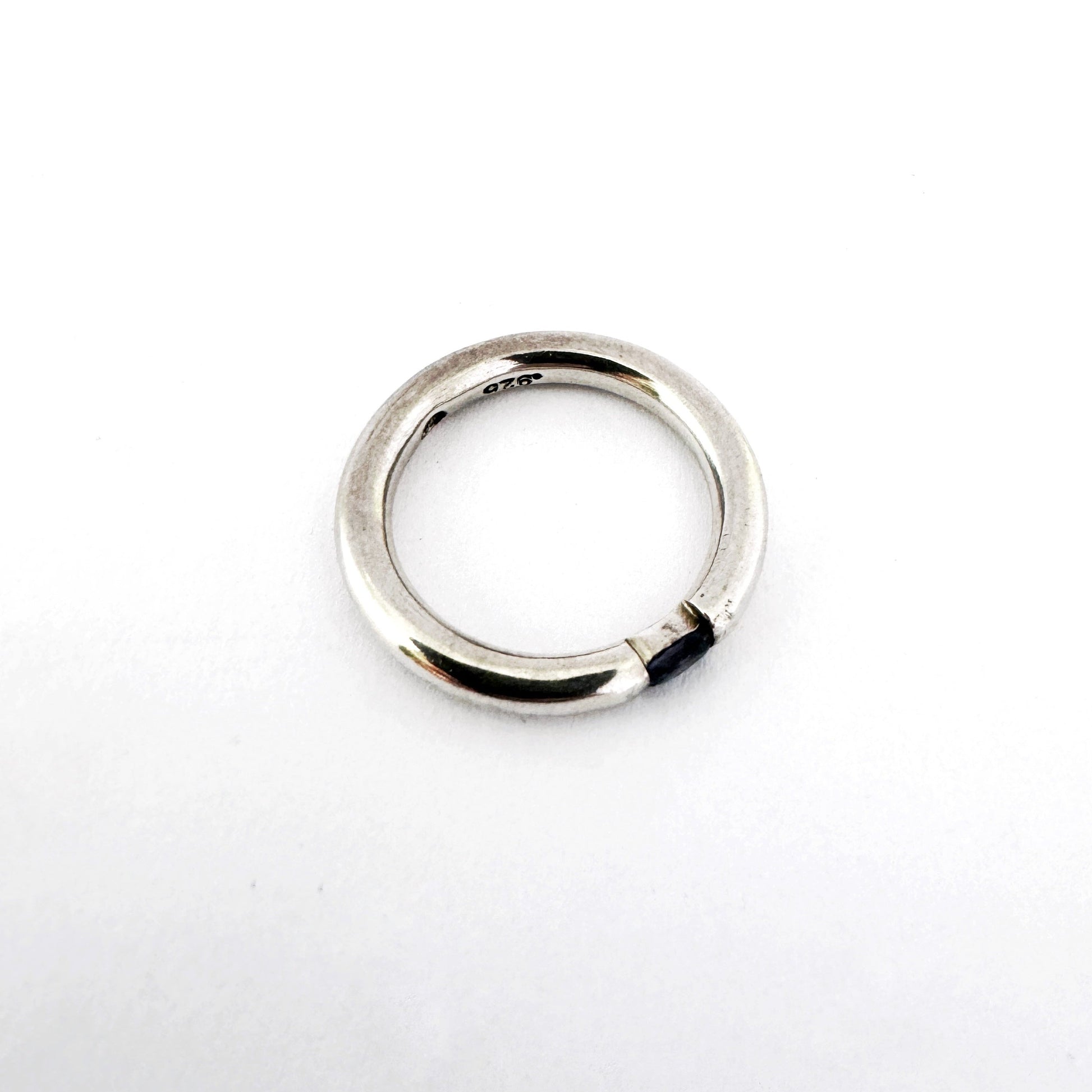 Silver ring - round band with oval iolite 