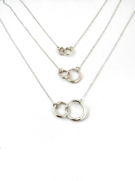 Double interlinked circle necklace in silver