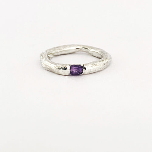 Organic 3mm ring with amethyst