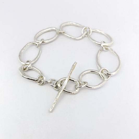 Organic oval bracelet in silver