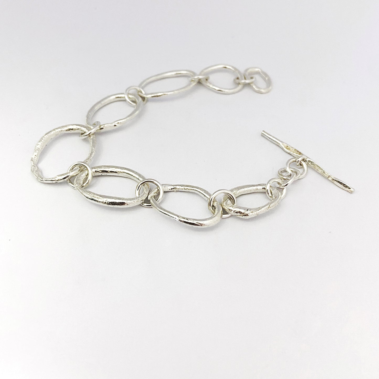 Organic oval bracelet in silver