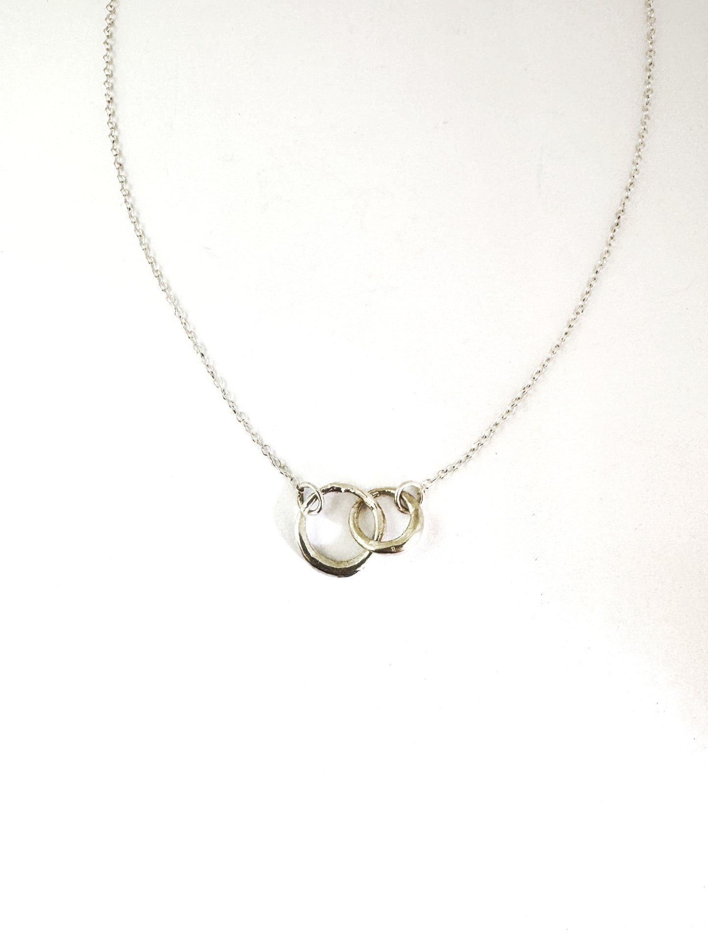 Double interlinked circle necklace in silver