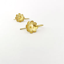 Eight petal daisy earrings in gold