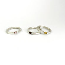3mm Organic ring with gemstone - Garnet