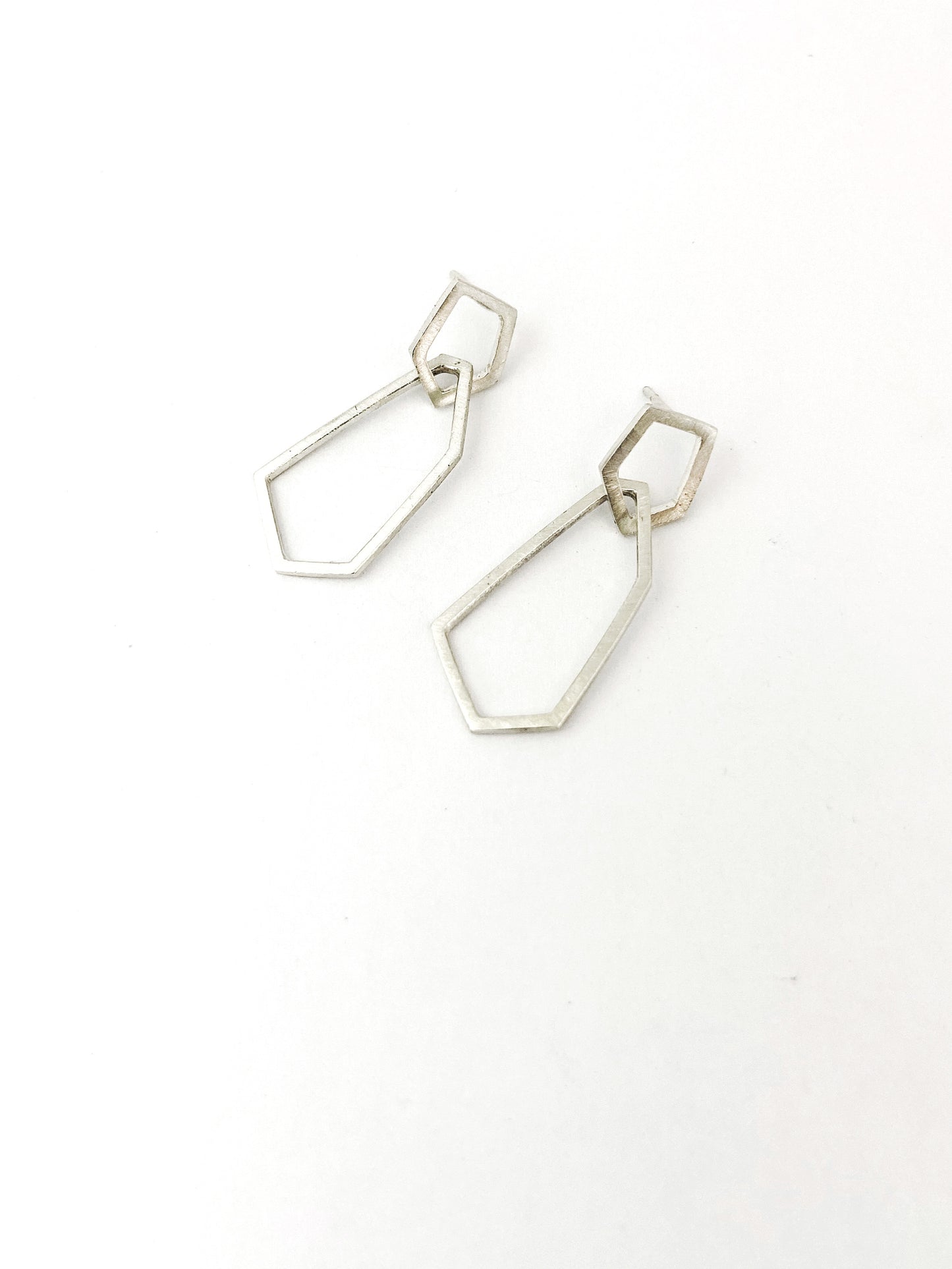 Geometric interlinking crystal shaped earrings