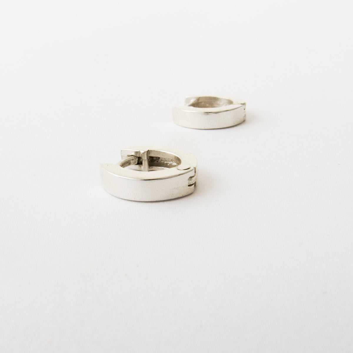 Flat huggie earrings - simple design