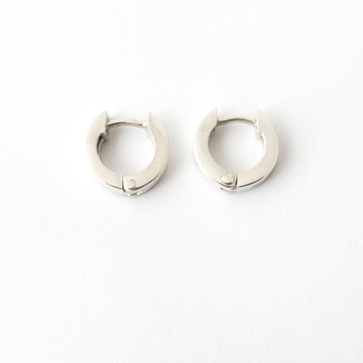 Huggie earrings - flat