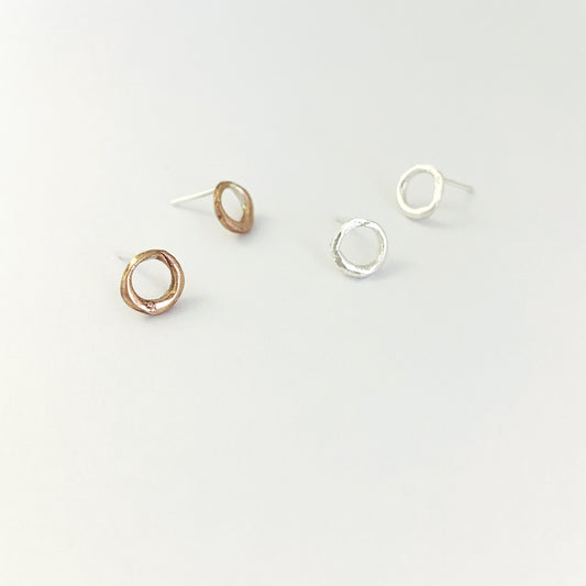 Organic Circle Stud - tiny