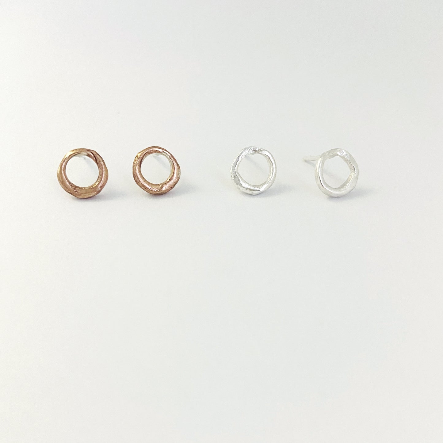 Organic Circle Stud - tiny