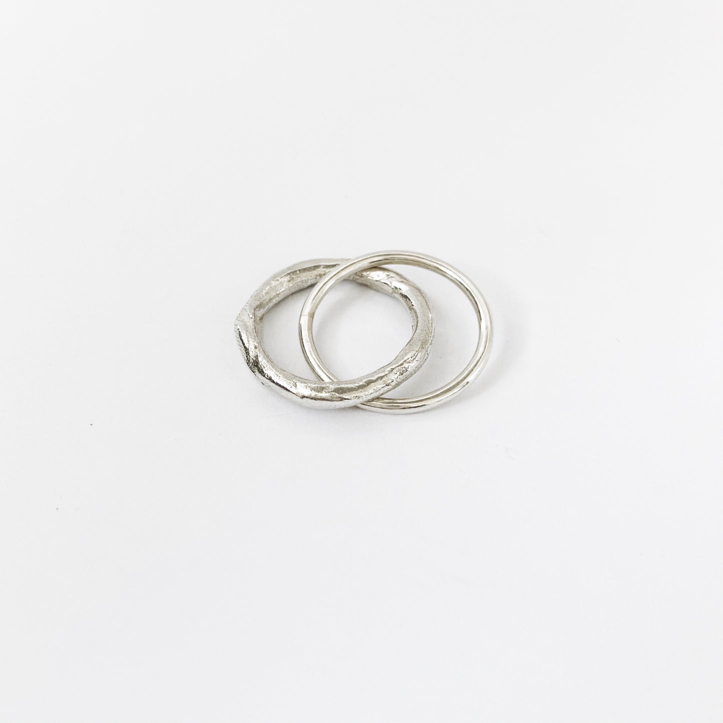 Alternative wedding band 3mm and 1,5mm intertwined rings by designer Savage Jewellery